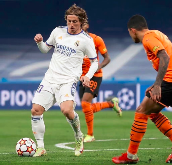  索肖中场控制力超强，掌控节奏主导比赛走向